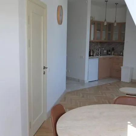 Luxury With A Balcony And View In Old Town Apartment