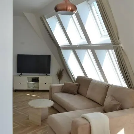 Apartment Luxury With A Balcony And View In Old Town