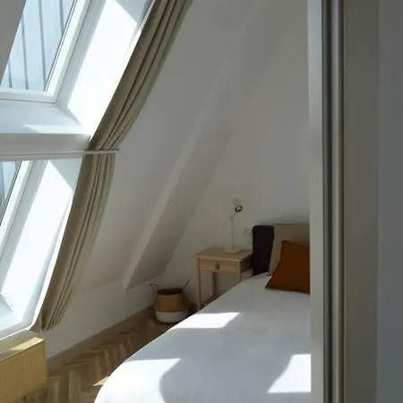 Luxury With A Balcony And View In Old Town Apartment